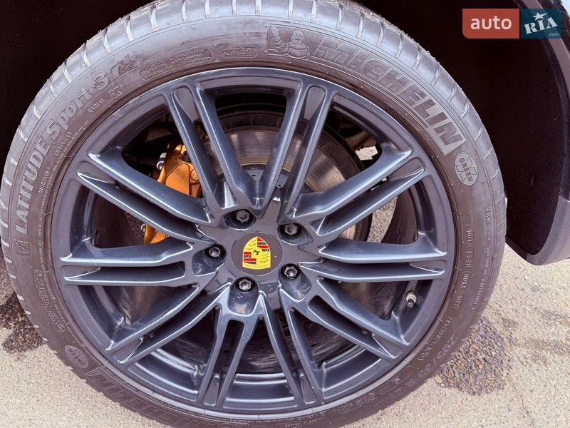 Позашляховик / Кросовер Porsche Cayenne 2016 в Дніпрі