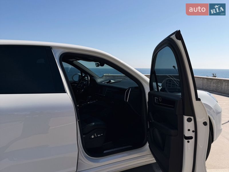 Внедорожник / Кроссовер Porsche Cayenne 2019 в Одессе
