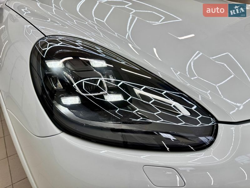 Внедорожник / Кроссовер Porsche Cayenne 2016 в Киеве