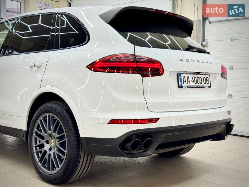 Внедорожник / Кроссовер Porsche Cayenne 2016 в Киеве