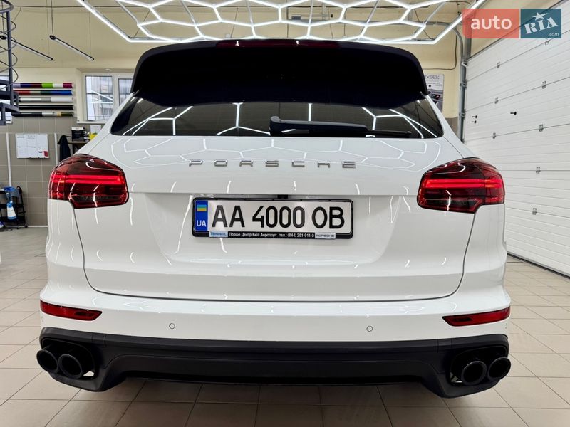 Внедорожник / Кроссовер Porsche Cayenne 2016 в Киеве