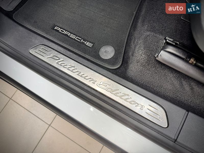 Внедорожник / Кроссовер Porsche Cayenne 2016 в Киеве