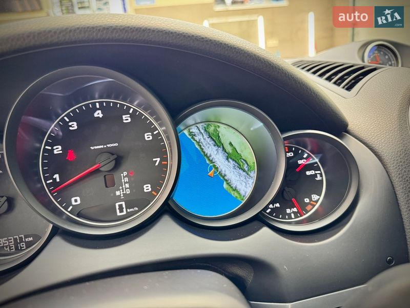 Внедорожник / Кроссовер Porsche Cayenne 2016 в Киеве