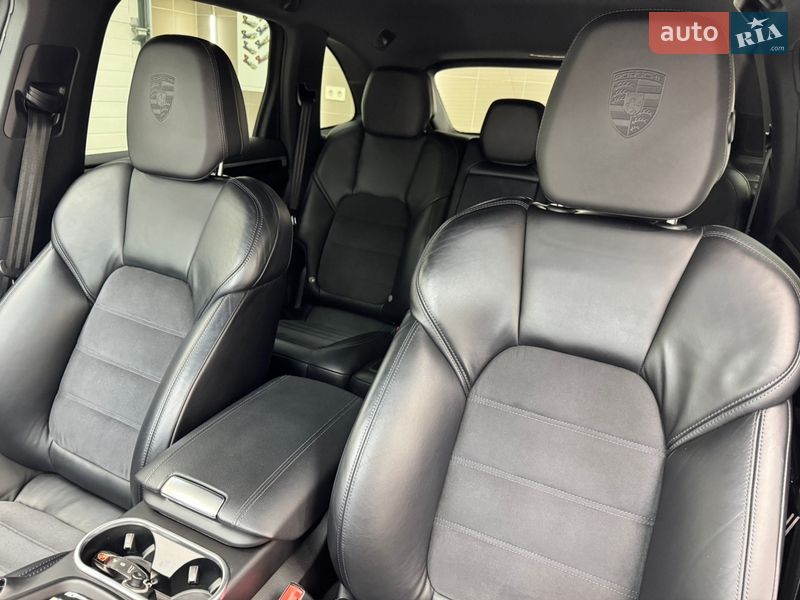 Внедорожник / Кроссовер Porsche Cayenne 2016 в Киеве