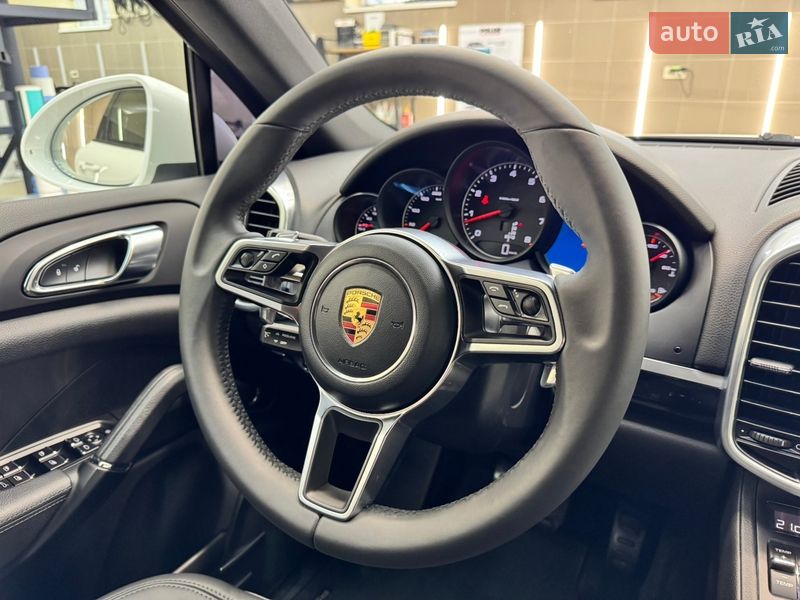 Внедорожник / Кроссовер Porsche Cayenne 2016 в Киеве