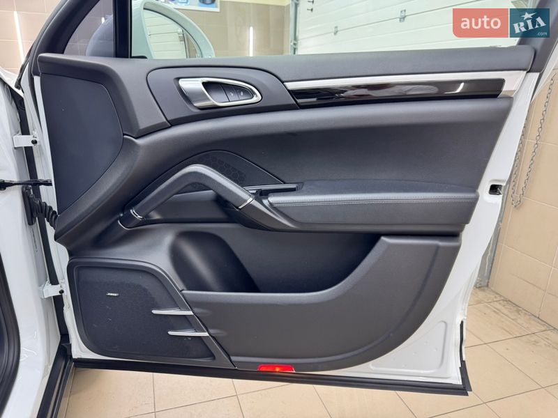 Внедорожник / Кроссовер Porsche Cayenne 2016 в Киеве