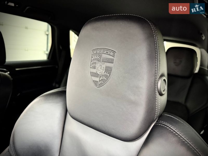 Внедорожник / Кроссовер Porsche Cayenne 2016 в Киеве