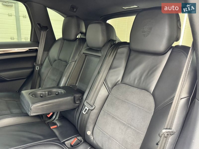 Внедорожник / Кроссовер Porsche Cayenne 2016 в Киеве