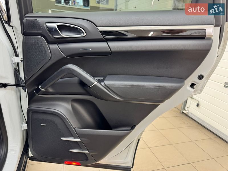 Внедорожник / Кроссовер Porsche Cayenne 2016 в Киеве