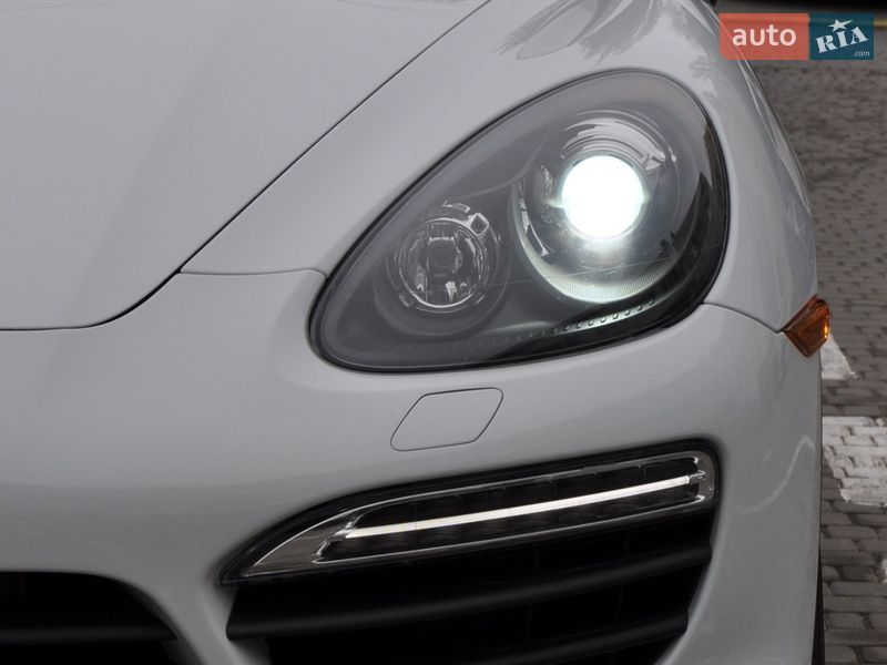 Позашляховик / Кросовер Porsche Cayenne 2012 в Одесі