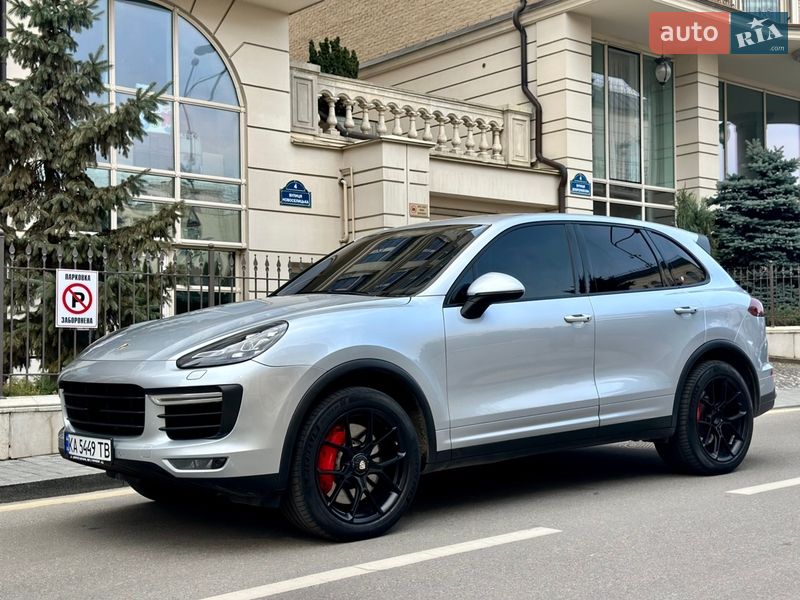 Позашляховик / Кросовер Porsche Cayenne 2015 в Києві