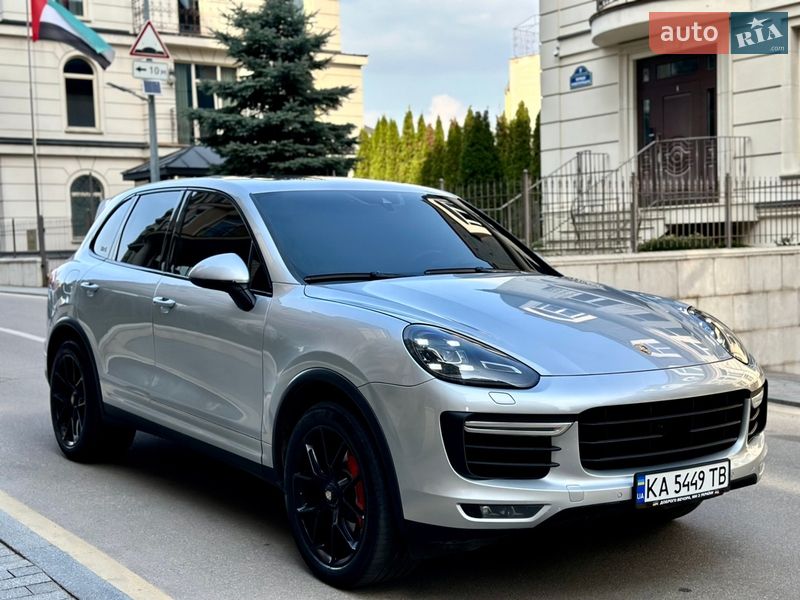 Позашляховик / Кросовер Porsche Cayenne 2015 в Києві