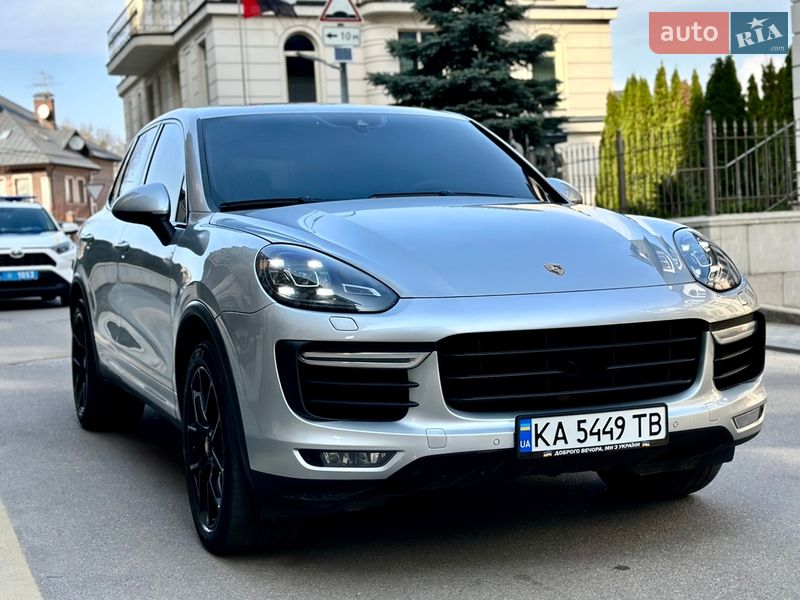 Позашляховик / Кросовер Porsche Cayenne 2015 в Києві