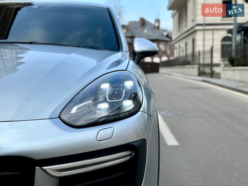 Позашляховик / Кросовер Porsche Cayenne 2015 в Києві