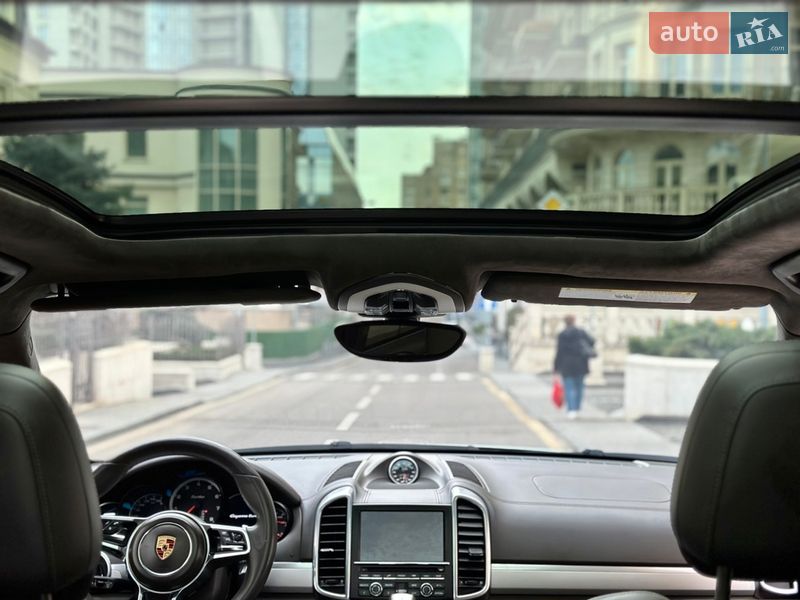 Позашляховик / Кросовер Porsche Cayenne 2015 в Києві