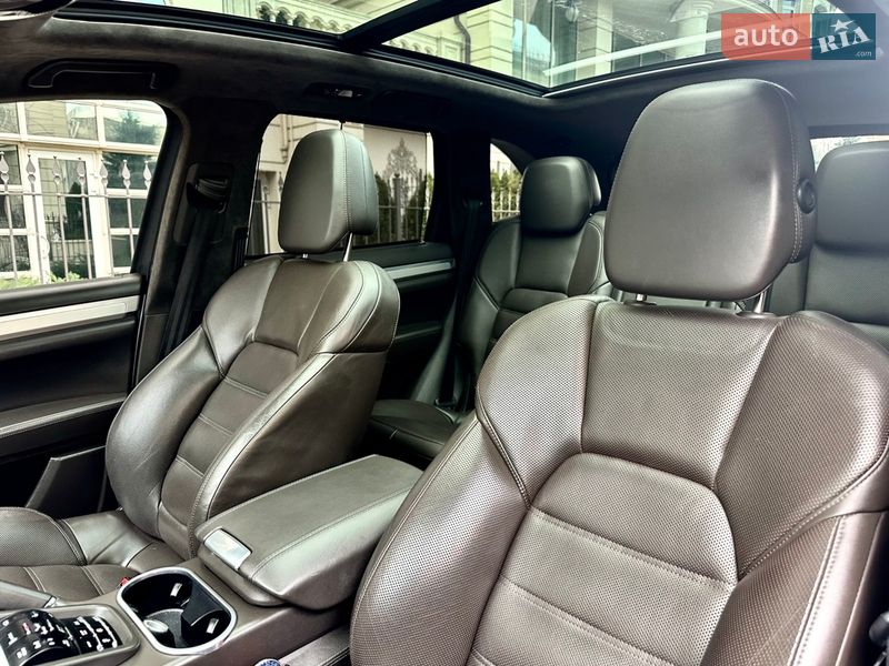 Позашляховик / Кросовер Porsche Cayenne 2015 в Києві