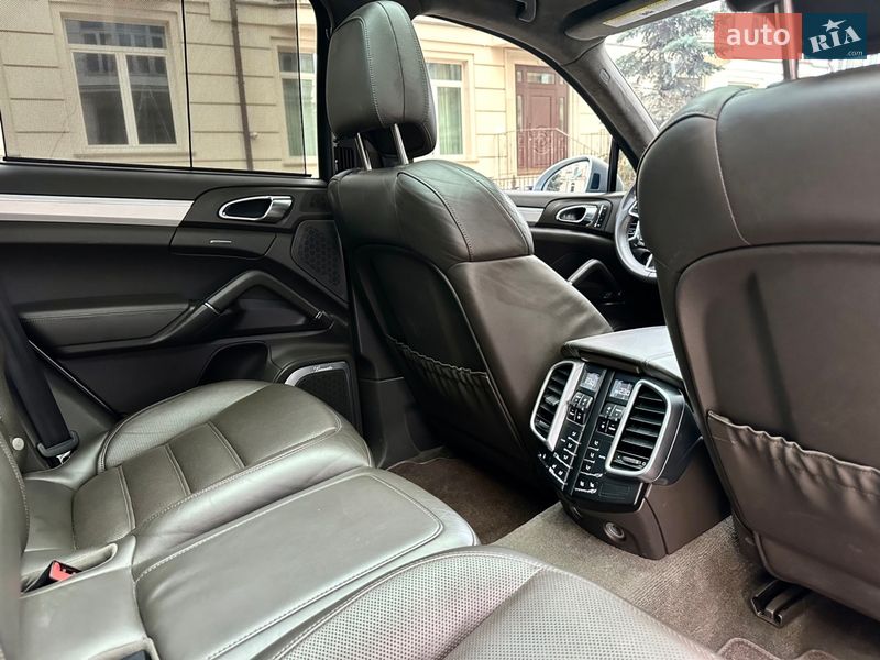 Позашляховик / Кросовер Porsche Cayenne 2015 в Києві