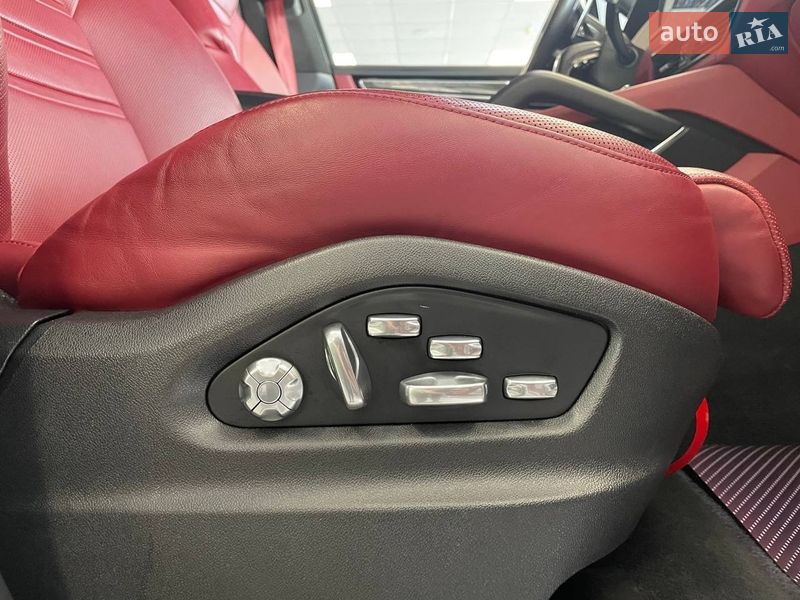 Позашляховик / Кросовер Porsche Cayenne 2019 в Києві