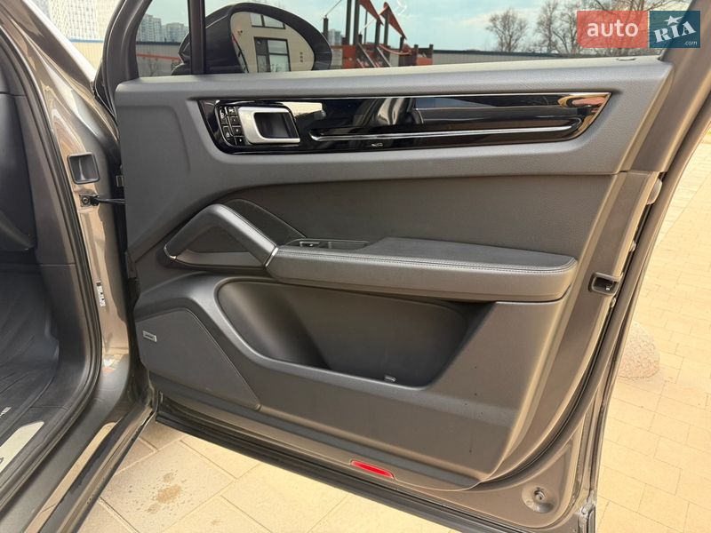 Позашляховик / Кросовер Porsche Cayenne 2020 в Києві