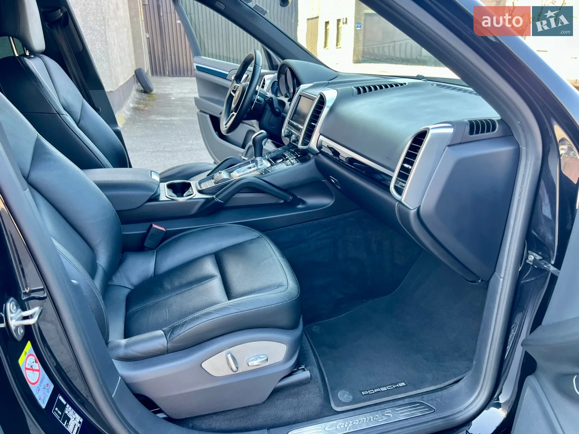 2015 Porsche Cayenne - мініатюра 36