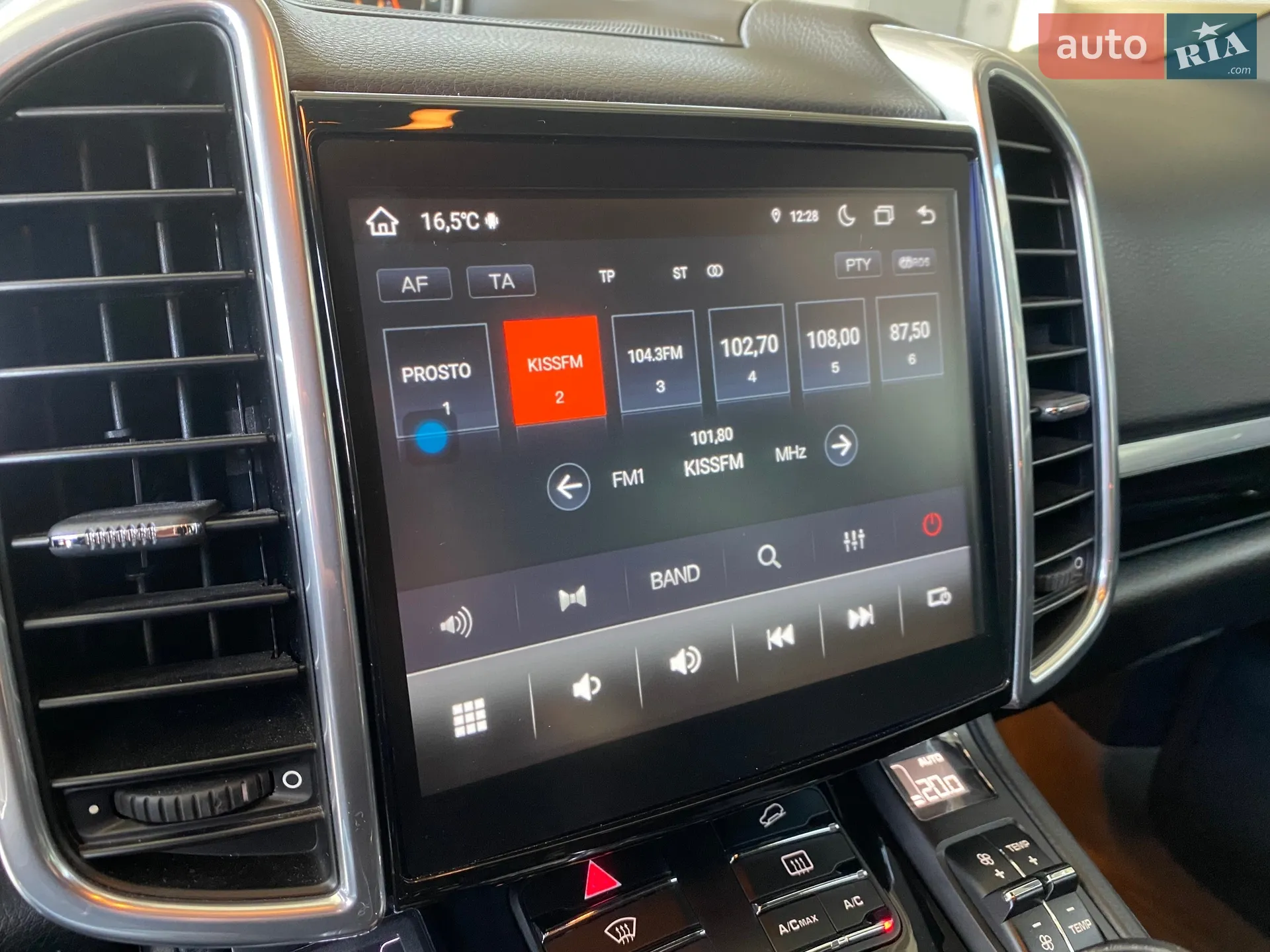 2015 Porsche Cayenne - мініатюра 31
