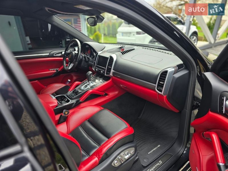 Позашляховик / Кросовер Porsche Cayenne 2015 в Косові