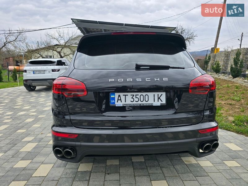 Позашляховик / Кросовер Porsche Cayenne 2015 в Косові