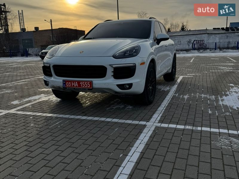 Позашляховик / Кросовер Porsche Cayenne 2017 в Нововолинську