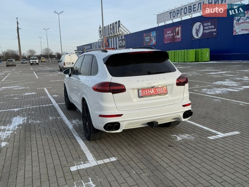 Позашляховик / Кросовер Porsche Cayenne 2017 в Нововолинську
