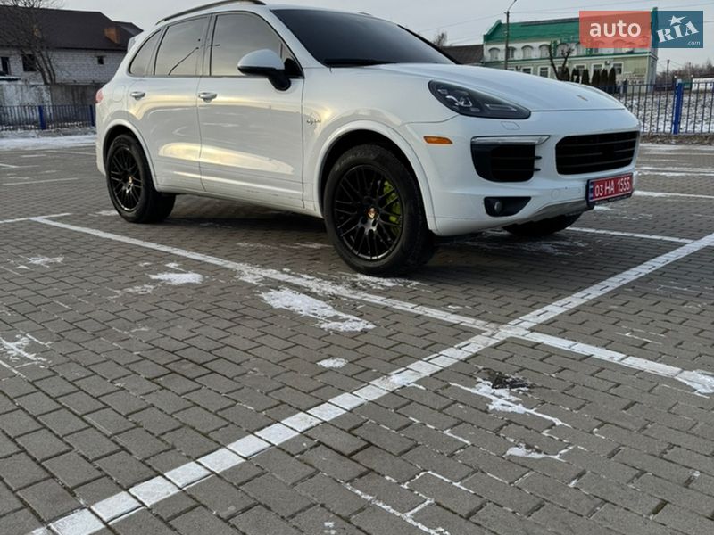 Позашляховик / Кросовер Porsche Cayenne 2017 в Нововолинську