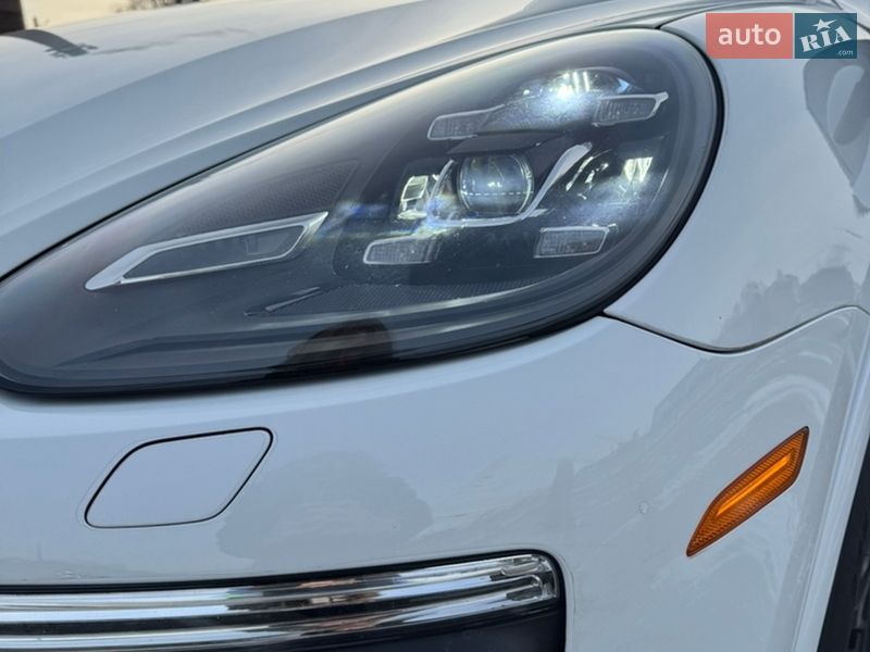 Позашляховик / Кросовер Porsche Cayenne 2017 в Нововолинську