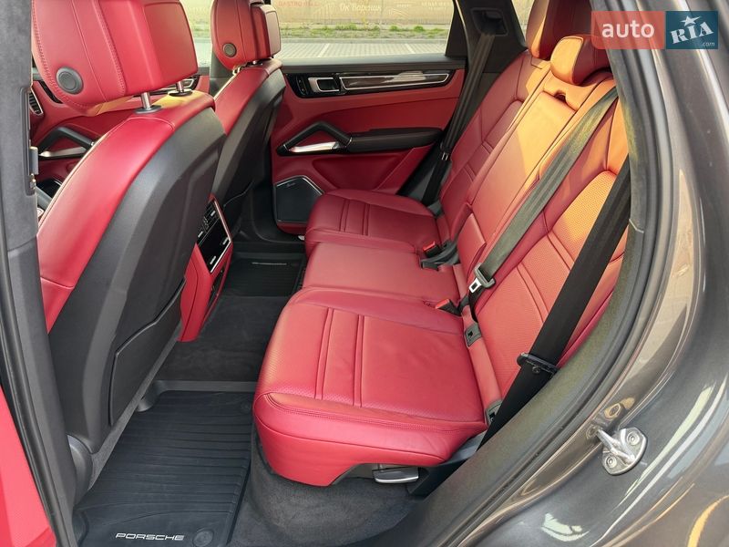 Внедорожник / Кроссовер Porsche Cayenne 2018 в Ивано-Франковске