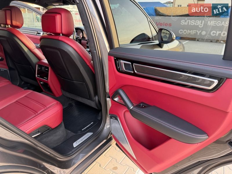 Внедорожник / Кроссовер Porsche Cayenne 2018 в Ивано-Франковске