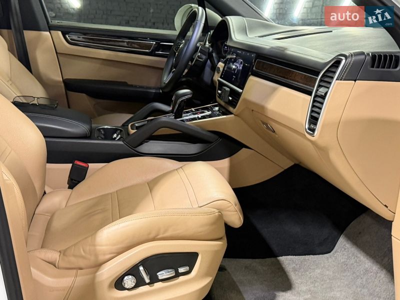 Внедорожник / Кроссовер Porsche Cayenne 2017 в Киеве фото 41 Внедорожник / Кроссовер Porsche Cayenne 2017 в Киеве