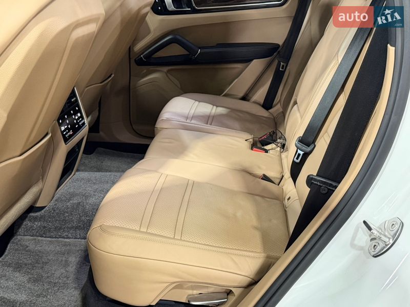 Внедорожник / Кроссовер Porsche Cayenne 2017 в Киеве фото 55 Внедорожник / Кроссовер Porsche Cayenne 2017 в Киеве