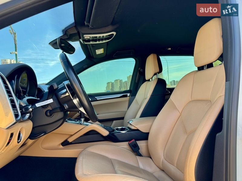 Внедорожник / Кроссовер Porsche Cayenne 2016 в Киеве