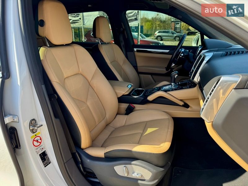 Внедорожник / Кроссовер Porsche Cayenne 2016 в Киеве