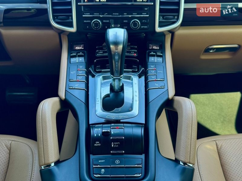 Внедорожник / Кроссовер Porsche Cayenne 2016 в Киеве