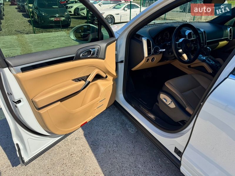 Внедорожник / Кроссовер Porsche Cayenne 2016 в Киеве