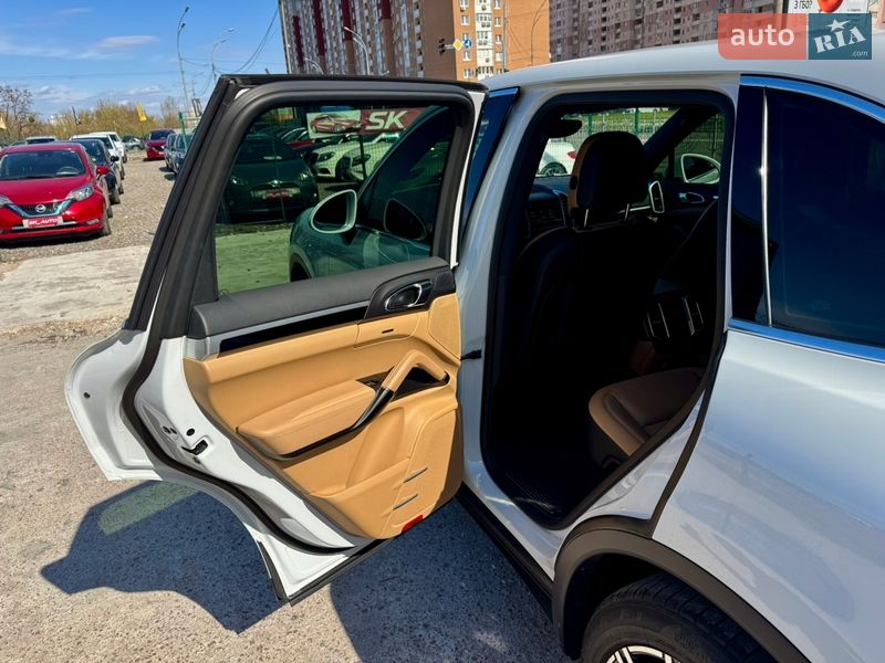 Внедорожник / Кроссовер Porsche Cayenne 2016 в Киеве