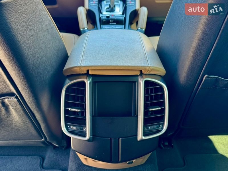 Внедорожник / Кроссовер Porsche Cayenne 2016 в Киеве