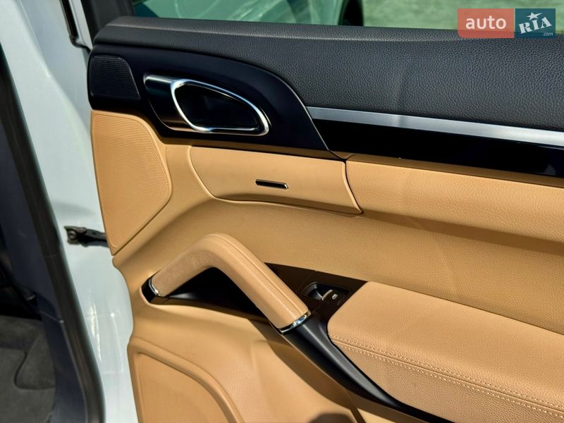 Внедорожник / Кроссовер Porsche Cayenne 2016 в Киеве