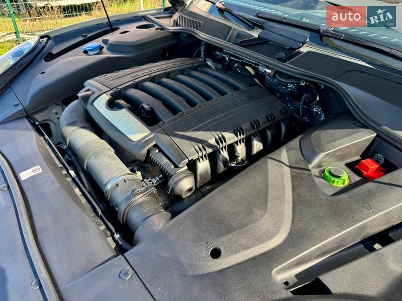 Внедорожник / Кроссовер Porsche Cayenne 2016 в Киеве