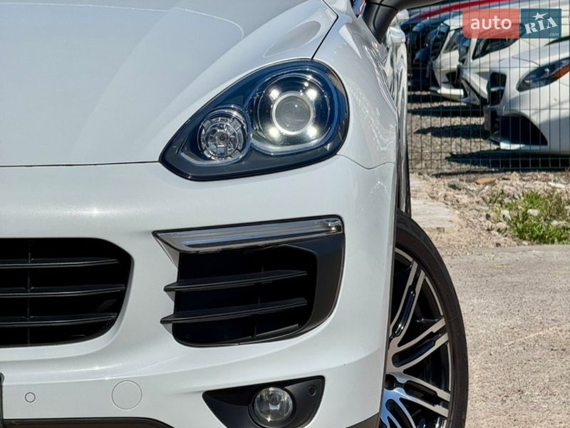 Внедорожник / Кроссовер Porsche Cayenne 2016 в Киеве