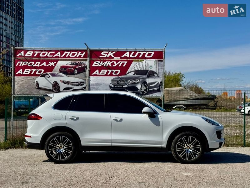 Внедорожник / Кроссовер Porsche Cayenne 2016 в Киеве