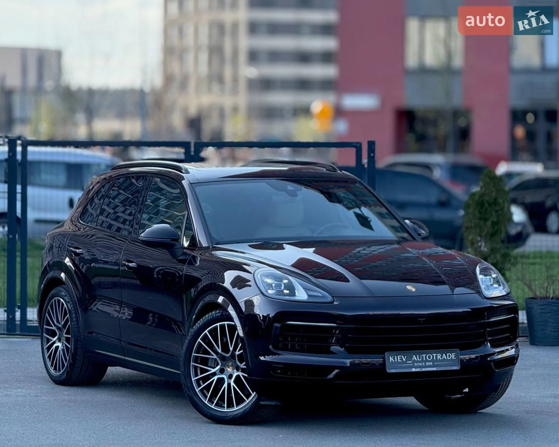 2019 Porsche Cayenne - мініатюра 2