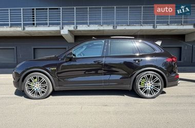 Позашляховик / Кросовер Porsche Cayenne 2016 в Києві