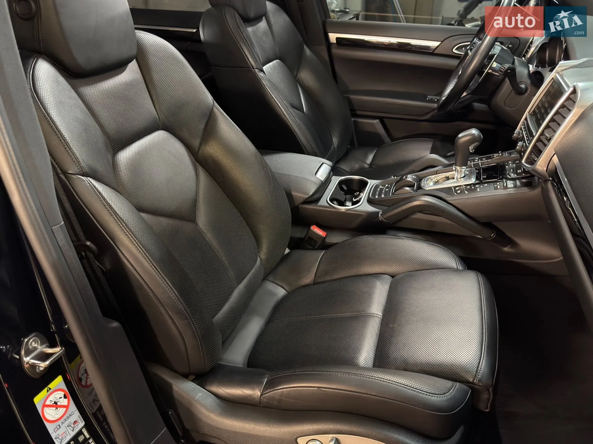 2016 Porsche Cayenne - мініатюра 25