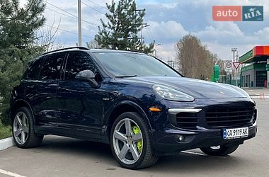Внедорожник / Кроссовер Porsche Cayenne 2016 в Киеве
