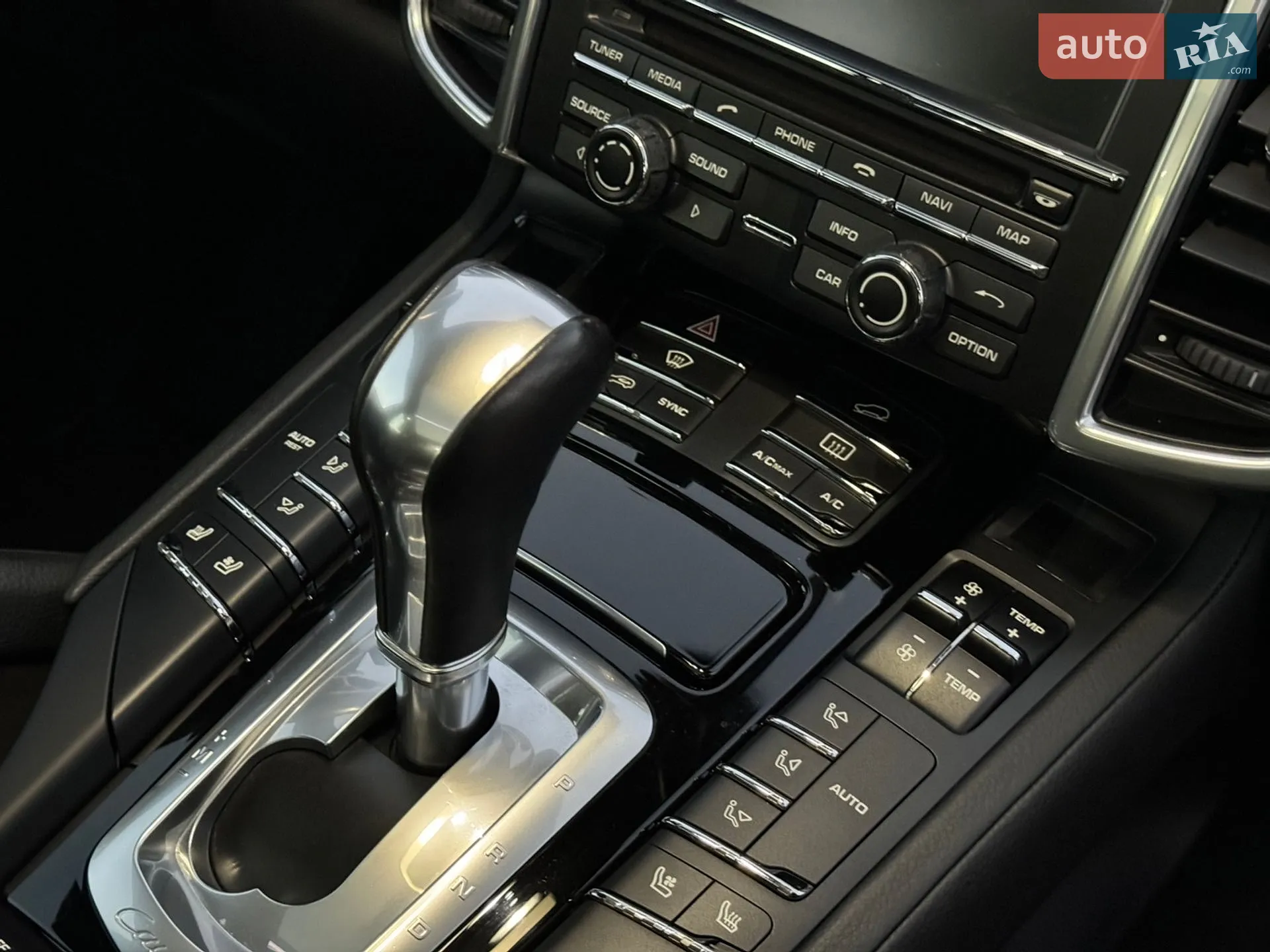 2015 Porsche Cayenne - мініатюра 33